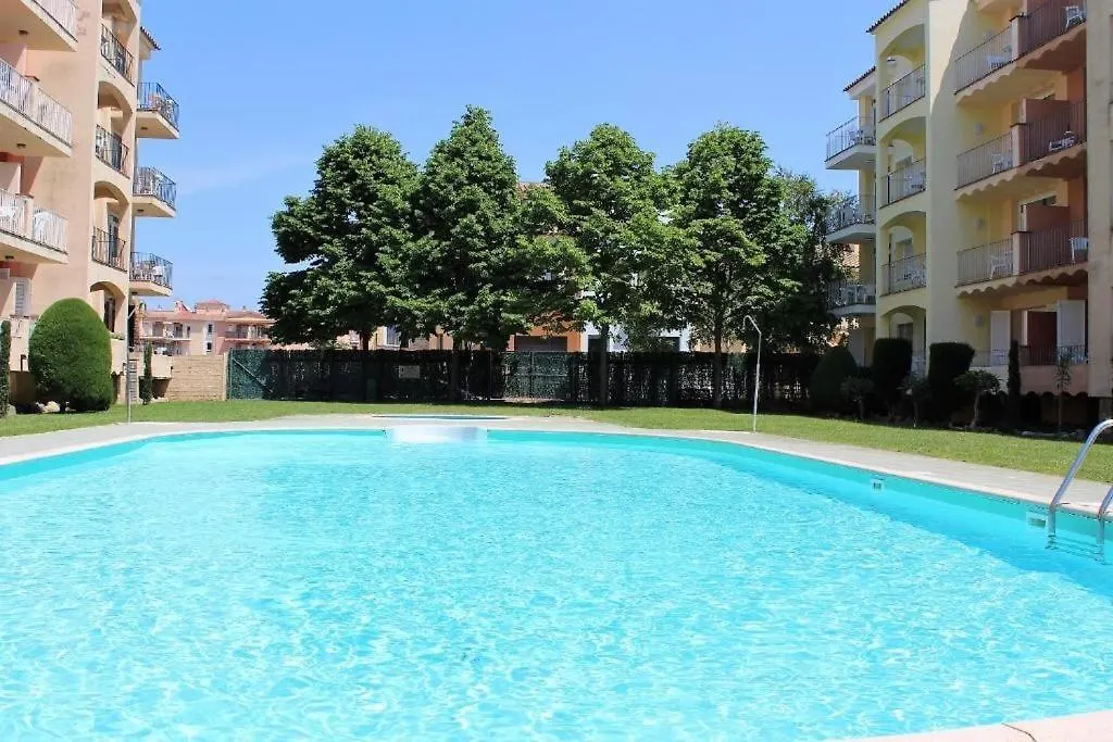Mont- Gran Reserva - Beach, 3 Pools, Clima, Wifi And Parking Empuriabrava 0*,  Spain